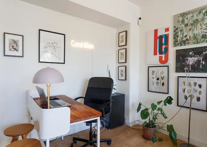 Pop The Cork In By Misha's Place 5b * Lissabon