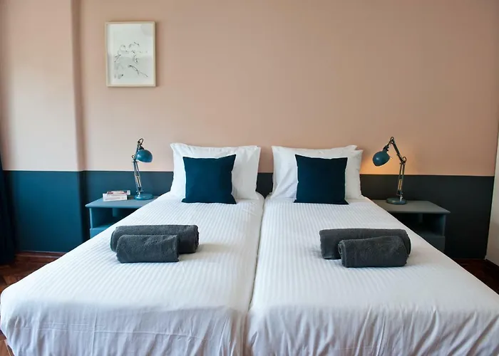 Pop The Cork In By Misha's Place 5b * Lissabon