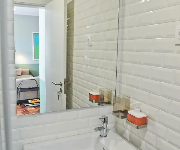 Pop The Cork In By Misha's Place 5b Lissabon