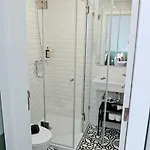 Pop The Cork In By Misha's Place 5b Διαμέρισμα *