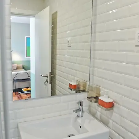 Pop The Cork In By Misha's Place 5b ליסבון